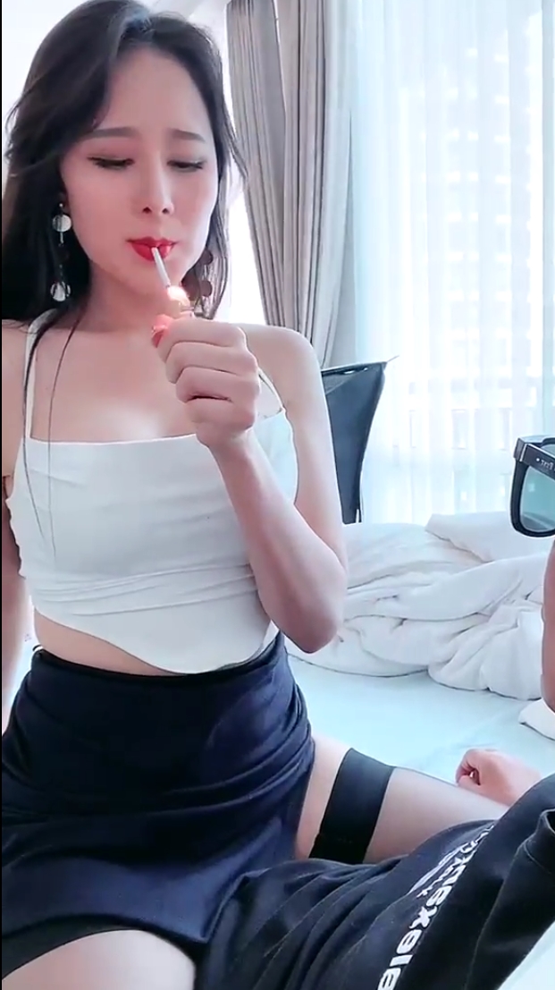 优质御姐成熟主妇-尤秘书(美宝儿)：105V，3.6G，PAPA作品，高科技熊，蜜臀诱人，天花板级别！