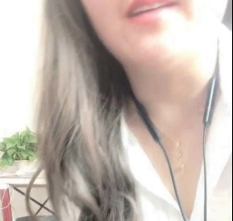 风情万种白领客服刘叉叉上班大球球直播惊艳3.8GB