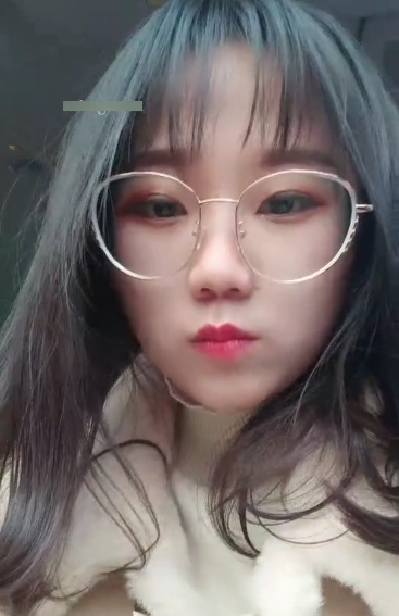 四眼美眉在公园随便找一个陌生人弄927mb百度云