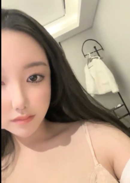 璀璨北极星:晰月27V+12.6G女主播,星星会发光,放飞自我