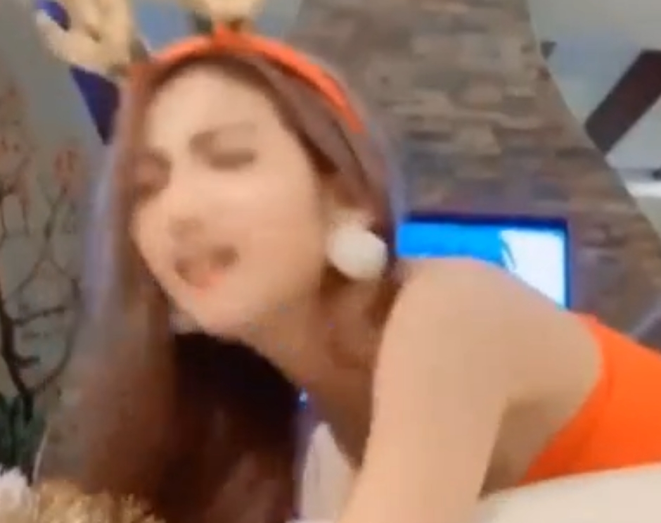 校花级美女Cherry的日常生活揭秘，勉强赚点币的她在线解压视频