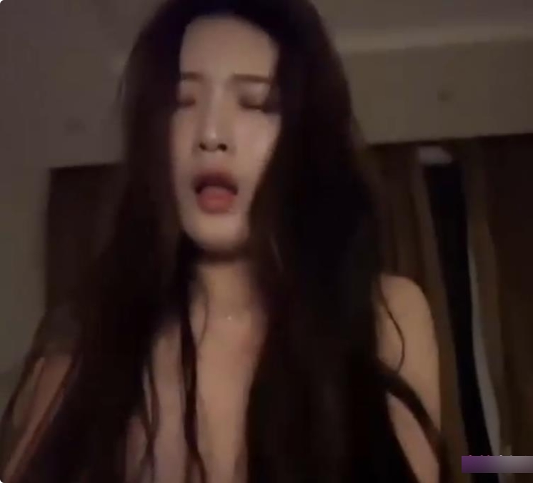 抖音网红赵一菲：资源16V2.8G，演技魅力双重打粑粑之旅