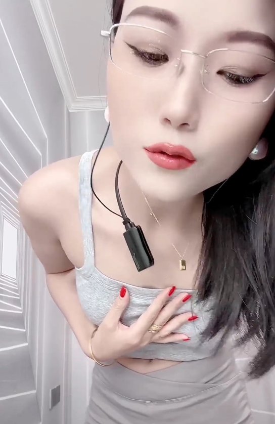 冷美人林夕：轻熟御姐紧身裤后摇诱惑，4小时16分视频震撼上贤妗