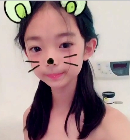 火辣妹子玩道就娆性感躯体1V1g，百度盘分享