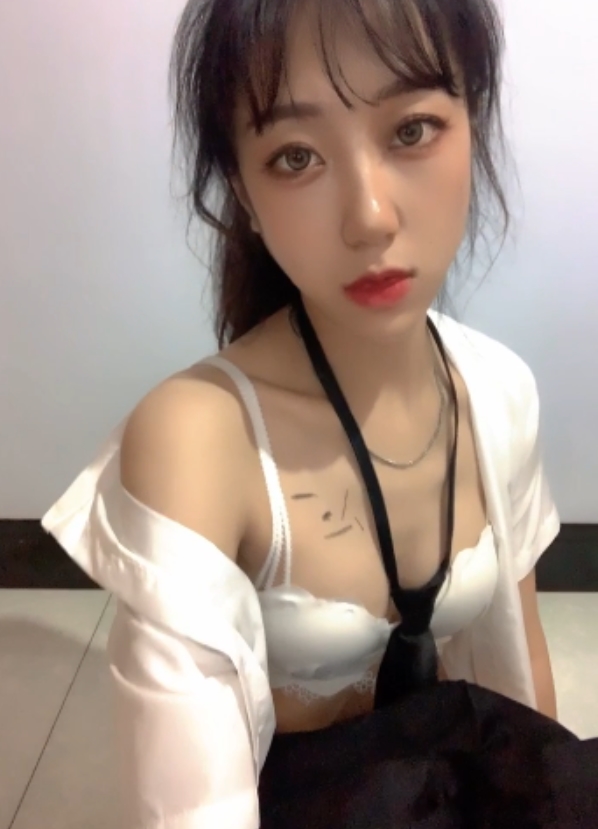 芮甜甜：一少举牌露脸定制视频，15.7g，收藏398，百度，ED2K，补漏