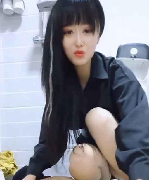 感受她的女王气场,领略她的直播魅力!