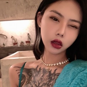 微密圈大罩杯美女白鹿私密作品集，32张照片13MB，展现纹身魅力和性感丝袜美腿
