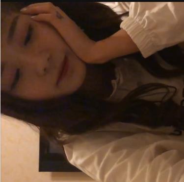 萌妹小仙女手用脚对话保健1V-2.4G自拍视频手机聊