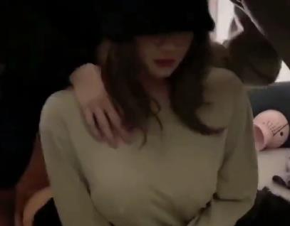 社保姬被强行戴帽子16V-594M:爱帽夫妻的短视频集锦