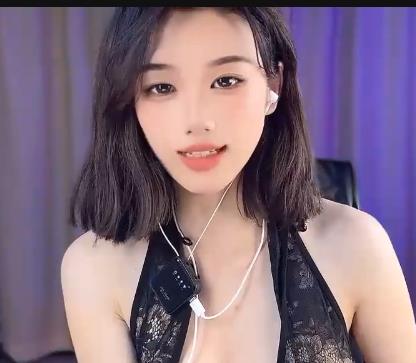 颜值炸裂!满级女神lockheadgirld广播体给视频,21V-3.3G画质,粉色车灯点缀,身材气质堪称完美S风格