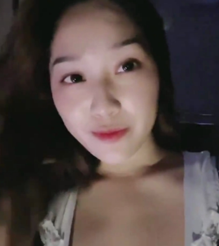 直播合集：大罩杯台妹车灯白皙，老演员资源一网打尽