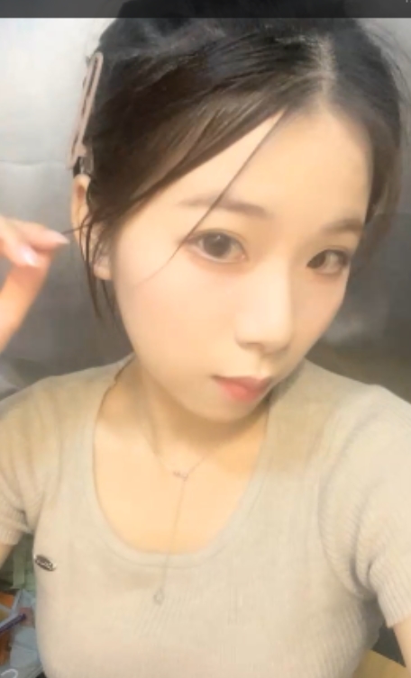 大罩杯学妹偷播宿舍神秘视频91v40g，百度ED2K收藏不睡觉