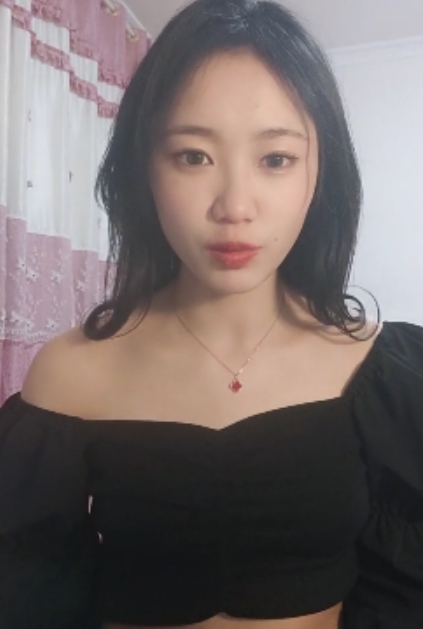 ```markdown[转载搬运]半糖主播顶点大合集[52V+38.8G][百度盘]在这个[转载搬运]的视频合集中，半糖主播顶点成为了焦点。她以一种独特的方式吸引了观众的注意。其实之前在学校里，她就展现出了与众不同的魅力。顶点，一个名字，一个身影。她的外貌让人过目难忘，不需要过多的形容词，只需一眼就能让人记住。以致于脚踩高跟的她在现场频频摔脚滑，却依旧保持着优雅。这个视频合集包含了52个视频，总共