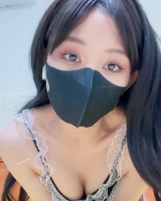 福利姬桃子：独特魅力，36v3.87g，收藏490，新增2v