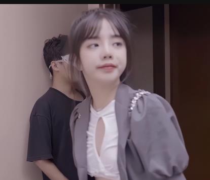 潘甜甜：43分钟隐退自拍，学费压力下的告别