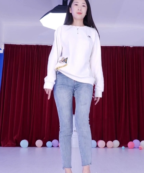 日月俱乐部推出新课程《阿咯》走秀健身C,10个10分钟视频让你在家轻松练身材!