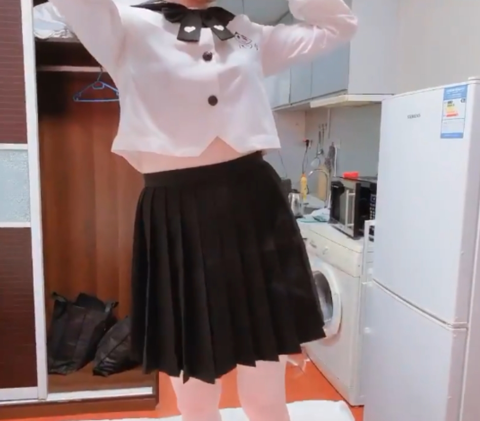 柠檬酱福利视频+直播合集，15.4g内容涵盖老资源，百度ED2K可找，英雄联盟COSER魅力无限