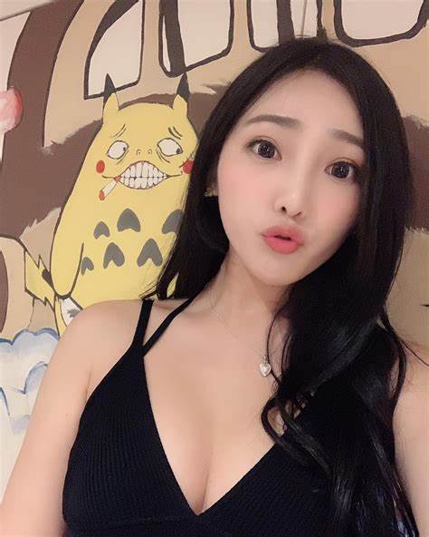 虎牙新晋美女主播《啵啵奶茶》直播录屏资源合集,身材妩媚妖娆,jk服装诱惑舞蹈不容错过!7.3G视频下载,聪明观众必备!