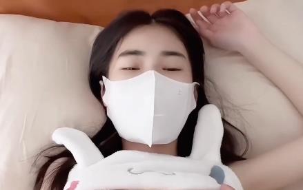 锅锅酱:丝袜用脚福利视频,作者自拍,保护爆弄,身材绝佳
