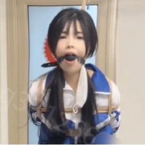 校花SM自拍1V1，火爆校服口罩束缚，可爱观看体验