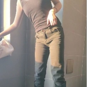 自行打包百度盘兔兔野外展示最新合集33V5G，学校公园商场人前展示