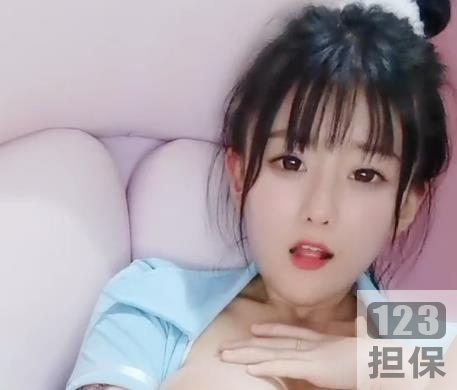 B站清纯软软小湿妹15部直播5.9G车头灯太亮