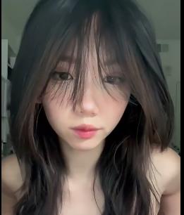 纯欲无敌aryminh推特福利姬18V1.8G