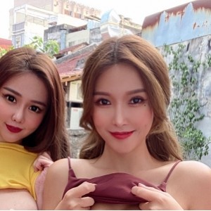 奇怪网红Jenna私拍自拍1部339M绝顶