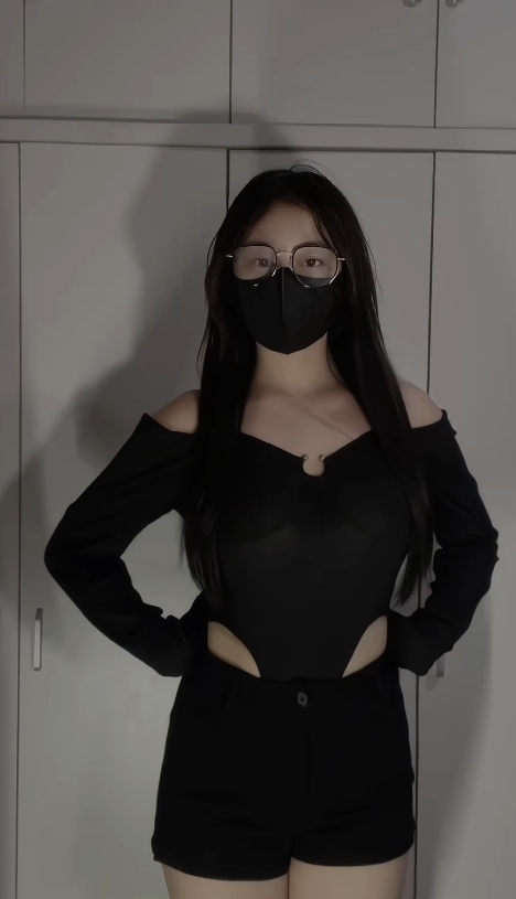 推特榴莲热舞变装合集11部1.15G，链接永久有效