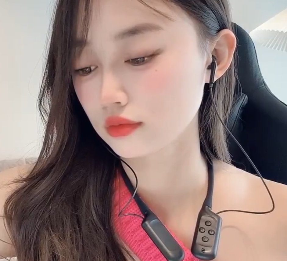 斯特普聊Anan_babe童颜大罩杯直播录屏5V4G绝版珍藏