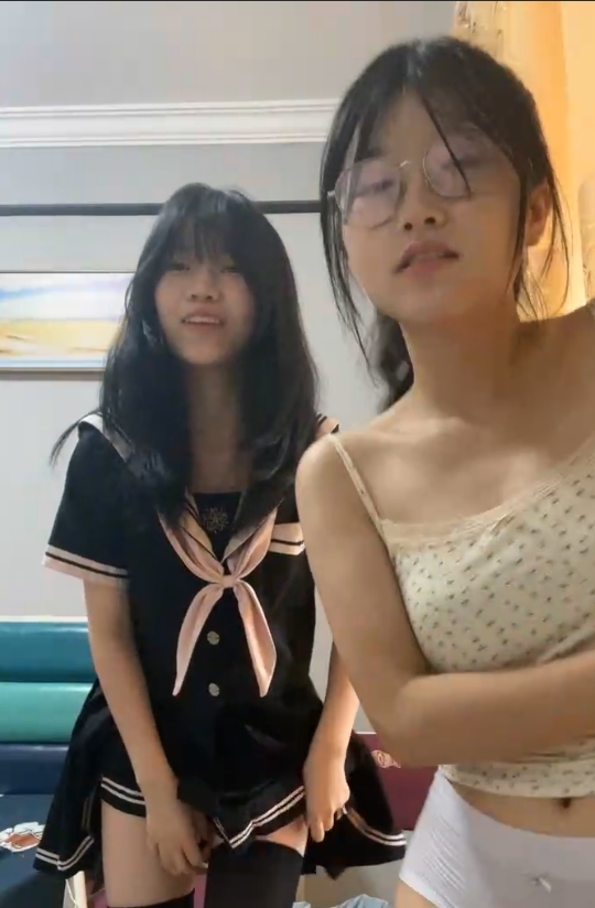 私藏七彩困困兔超火辣直播6V3.89G