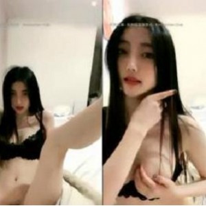 某推优质妻子猫猫2022年首次直播打扑克表演