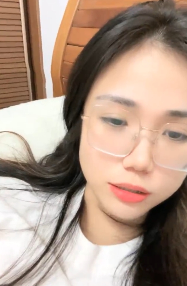 超嫩妮妮推特反差眼镜妹56G60部合集