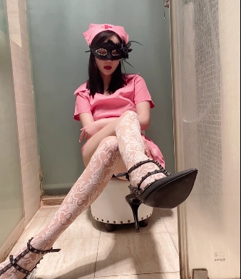 销魂护士装易直播miumiu丝足30部1.3G撩得心痒