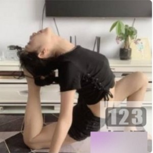 艺校一少反差一字马直播22V4.4G太撩人了