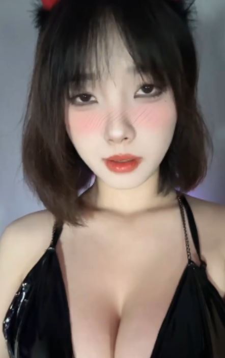 微密圈反差婊琳铛100+套私拍2.75G蜜桃曲线太勾魂