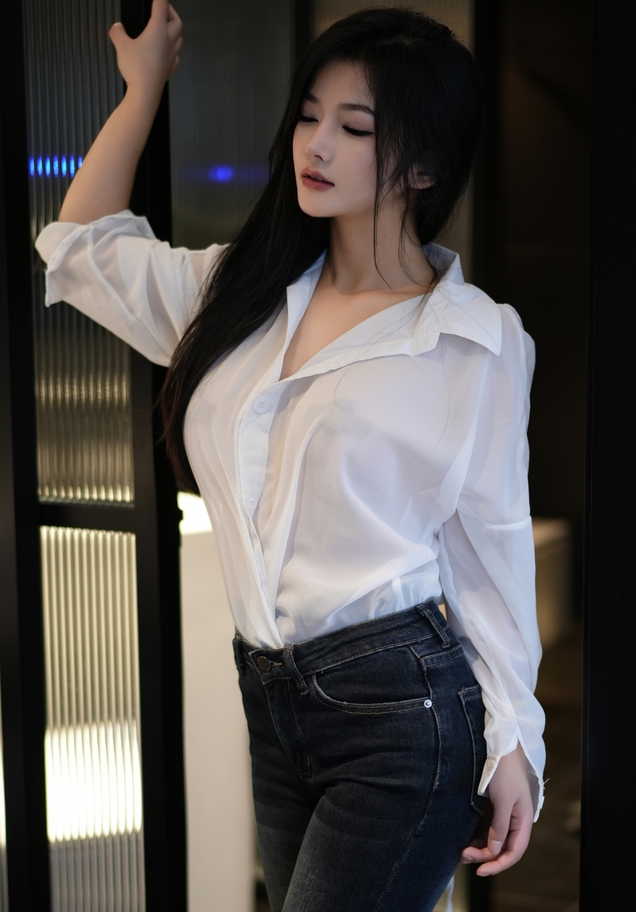 谭小灵浴室湿身定制空姐视频1部1.7G秀人网绝美交互太缠绵