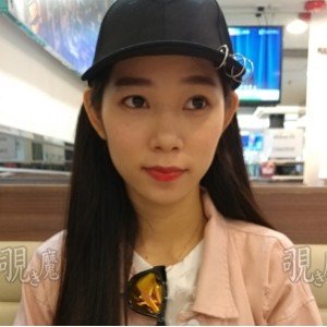2.9G推特嫩模糖糖弄晕私拍1部，奇葩姿势探秘秘境
