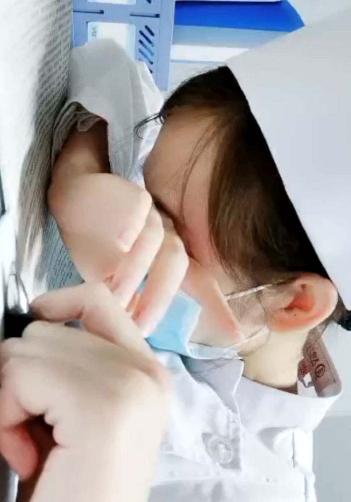 画画的babyii2.56小护士办公室放飞自我8部1.73GB优质